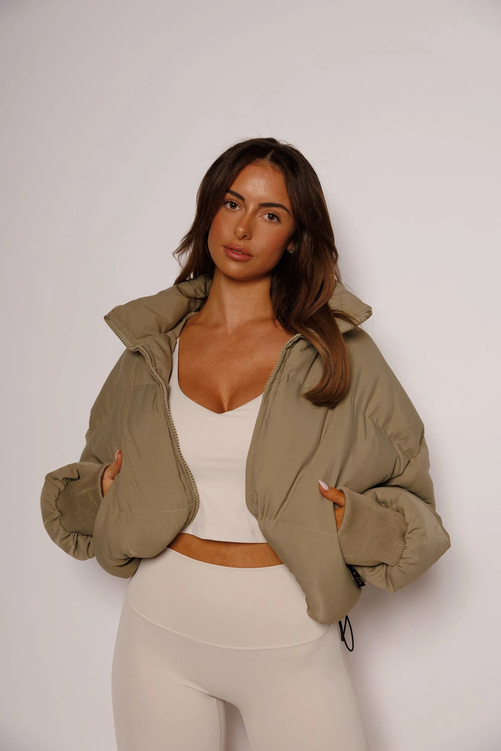 VOLUME PUFF JACKET: OLIVE